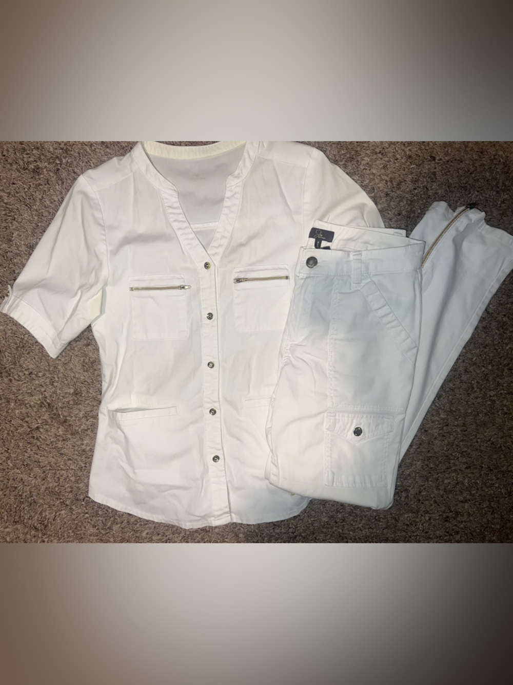 Jaannu White Medical Scrub Uniform Nurse Set with Gold Buttons Zippers size XS